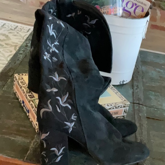 Kenneth Cole above the knee nwot embroidered boots - Picture 7 of 16